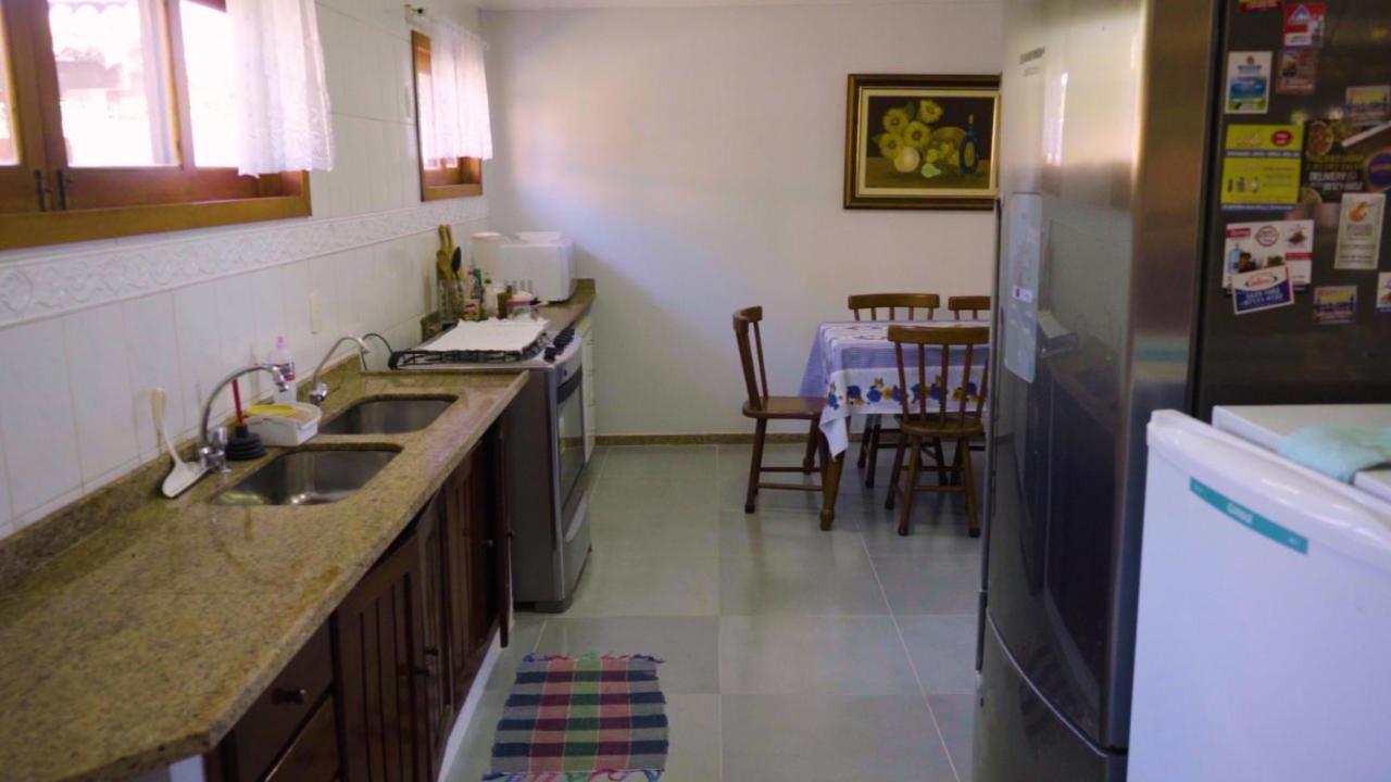 Belíssima Casa com extensa área externa - piscina, sauna, churrasqueira e campo de futebol - com 5 suítes e a 500 metros da Rua das Pedras Búzios Esterno foto