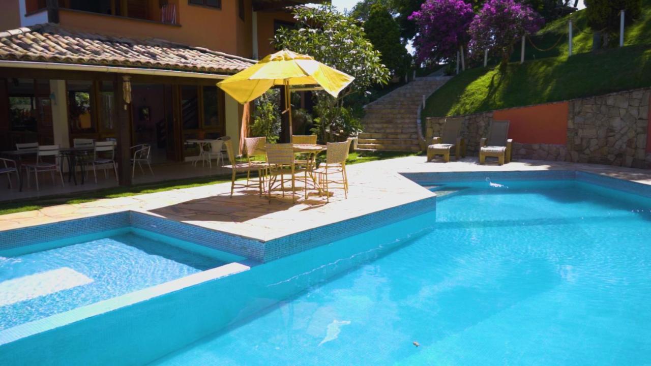 Belíssima Casa com extensa área externa - piscina, sauna, churrasqueira e campo de futebol - com 5 suítes e a 500 metros da Rua das Pedras Búzios Esterno foto