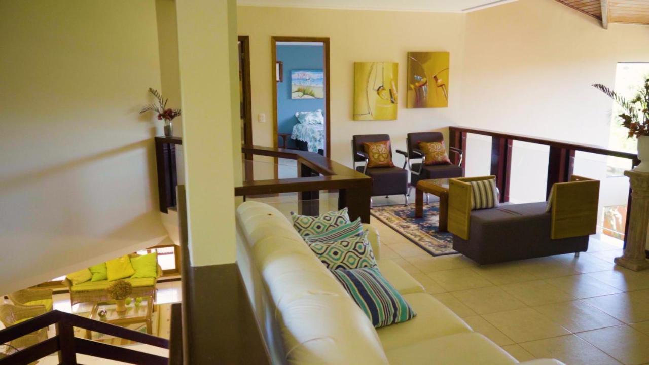 Belíssima Casa com extensa área externa - piscina, sauna, churrasqueira e campo de futebol - com 5 suítes e a 500 metros da Rua das Pedras Búzios Esterno foto
