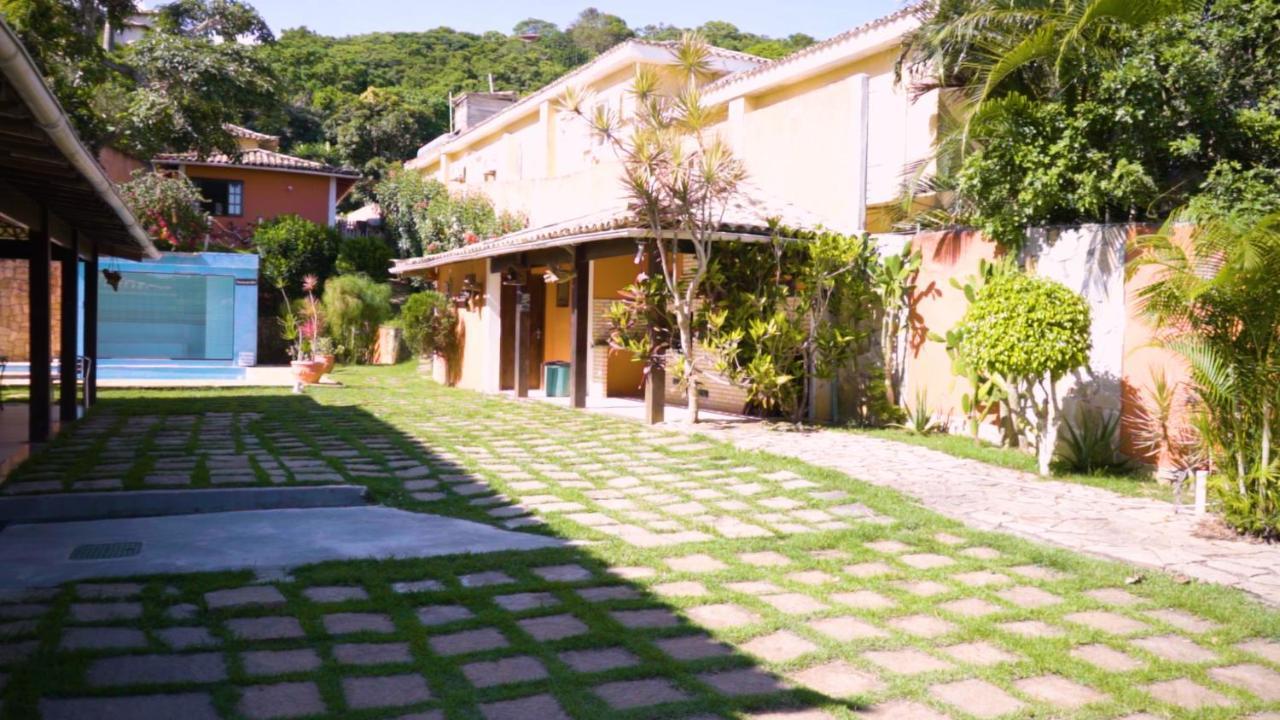 Belíssima Casa com extensa área externa - piscina, sauna, churrasqueira e campo de futebol - com 5 suítes e a 500 metros da Rua das Pedras Búzios Esterno foto