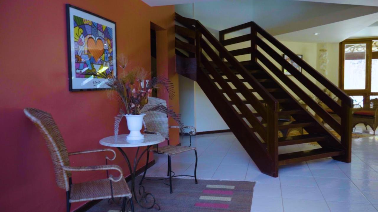 Belíssima Casa com extensa área externa - piscina, sauna, churrasqueira e campo de futebol - com 5 suítes e a 500 metros da Rua das Pedras Búzios Esterno foto