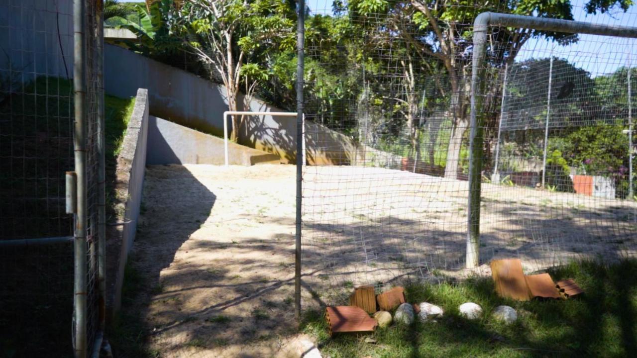 Belíssima Casa com extensa área externa - piscina, sauna, churrasqueira e campo de futebol - com 5 suítes e a 500 metros da Rua das Pedras Búzios Esterno foto
