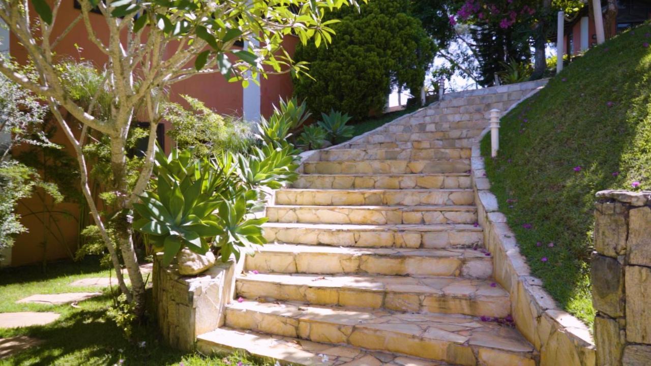 Belíssima Casa com extensa área externa - piscina, sauna, churrasqueira e campo de futebol - com 5 suítes e a 500 metros da Rua das Pedras Búzios Esterno foto