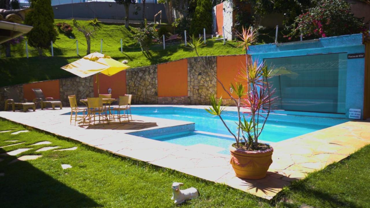 Belíssima Casa com extensa área externa - piscina, sauna, churrasqueira e campo de futebol - com 5 suítes e a 500 metros da Rua das Pedras Búzios Esterno foto