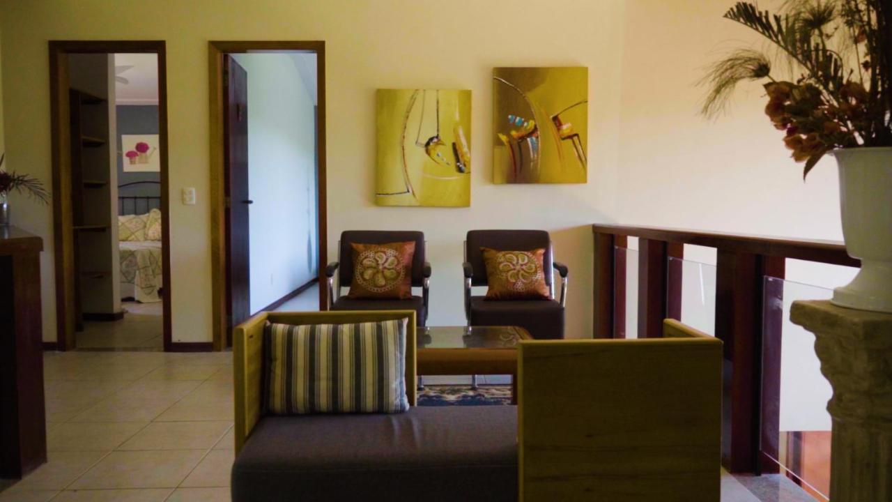 Belíssima Casa com extensa área externa - piscina, sauna, churrasqueira e campo de futebol - com 5 suítes e a 500 metros da Rua das Pedras Búzios Esterno foto